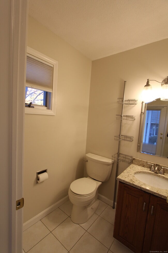 Building Photo - 44 Rosemary Ln