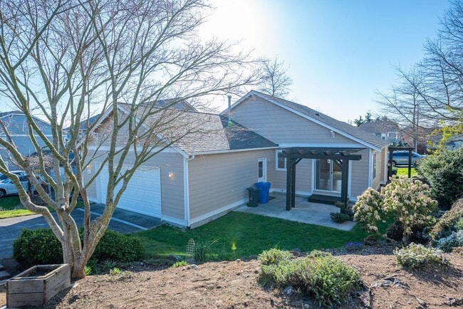 Building Photo - Single Level 3 Bed 2 Bath Home