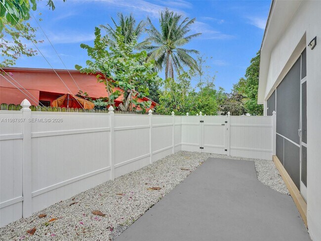 Building Photo - 932 Mandarin Isle