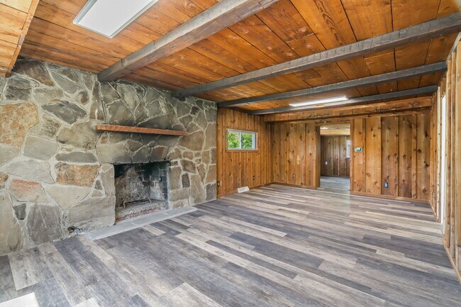 Building Photo - 5700 Ridgefield Rd