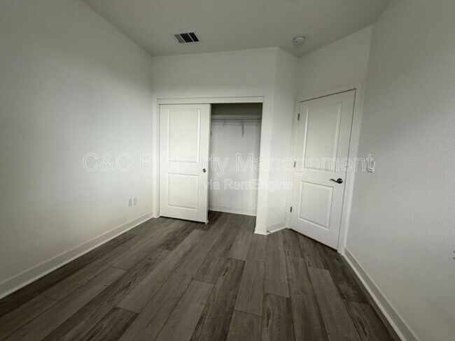 Building Photo - 374 Hansen Ter