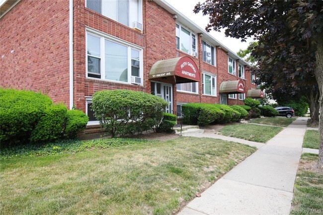 Building Photo - 121 Vincent Ave