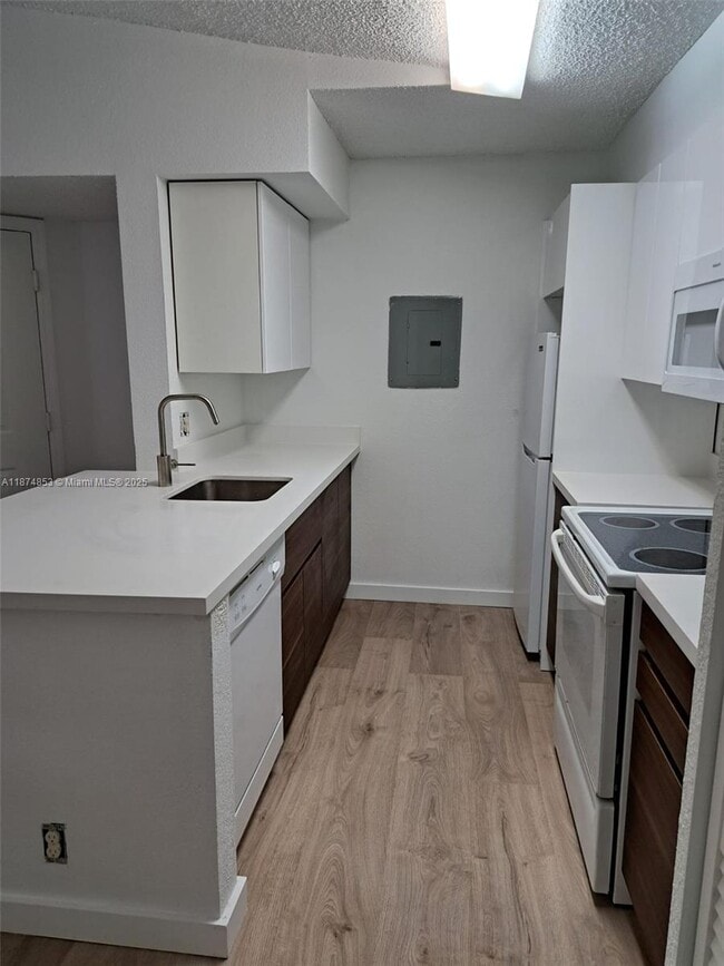 Building Photo - 2946 S University Dr