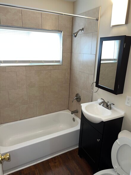 Building Photo - 3802 Thornwood Rd