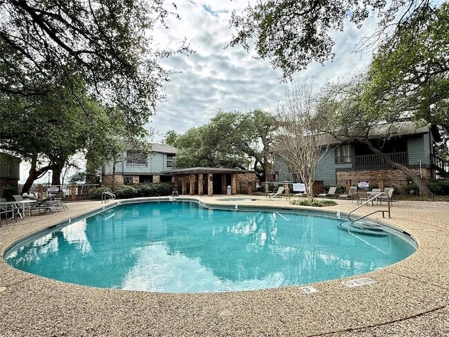 Building Photo - 7122 Wood Hollow Dr