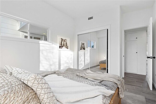 Building Photo - 5942 Graves Ave