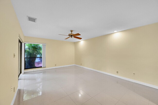 Building Photo - 6820 Allegre Ct