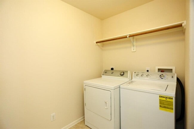 Building Photo - 422 New Hope Ln