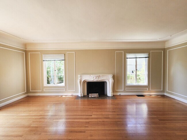 Building Photo - Elegant, spacious home in San Mateo