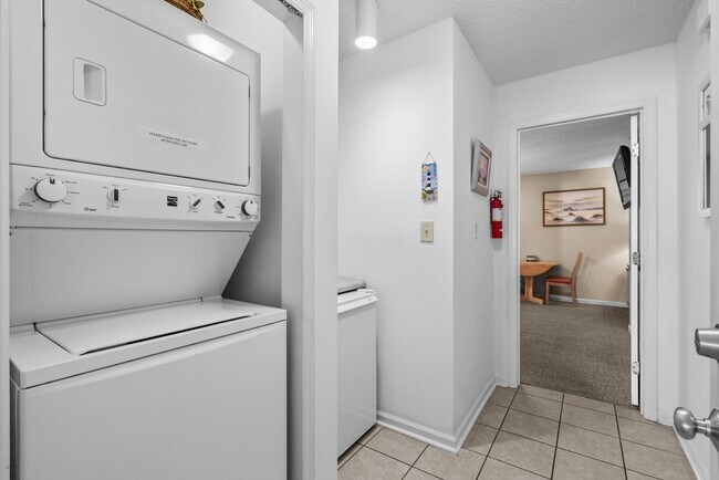 Building Photo - All Inclusive Seasonal Rental Available NO...