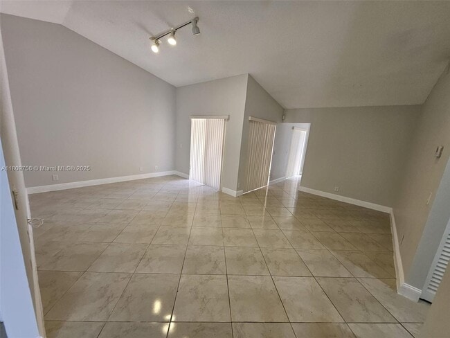 Building Photo - 1562 Springside Dr