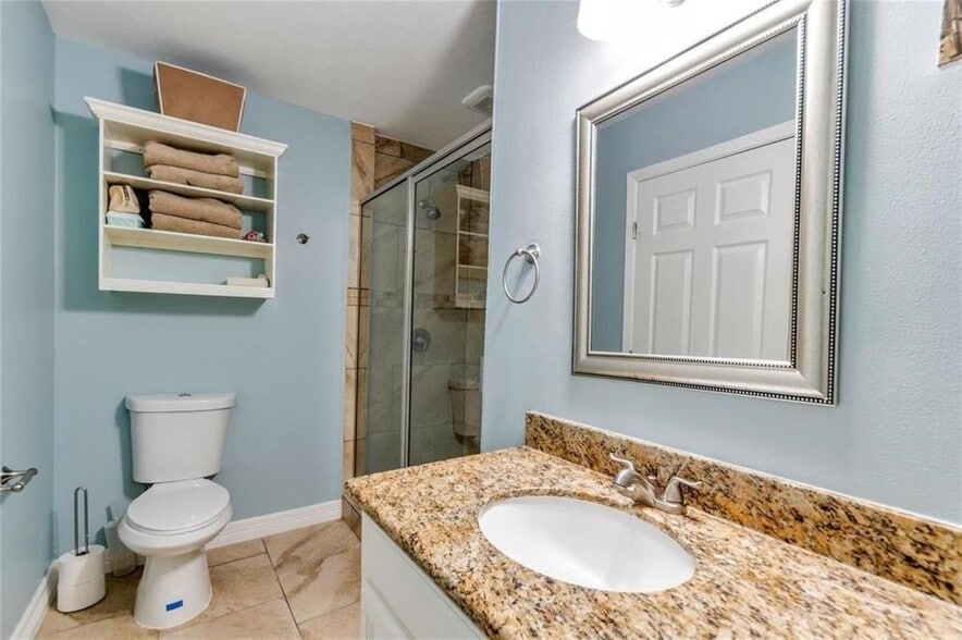 Building Photo - 5610 Duxbury St