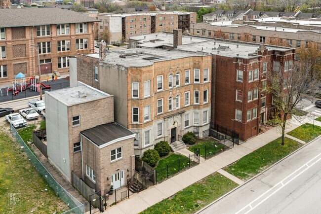 Building Photo - 819-821 S Independence Blvd