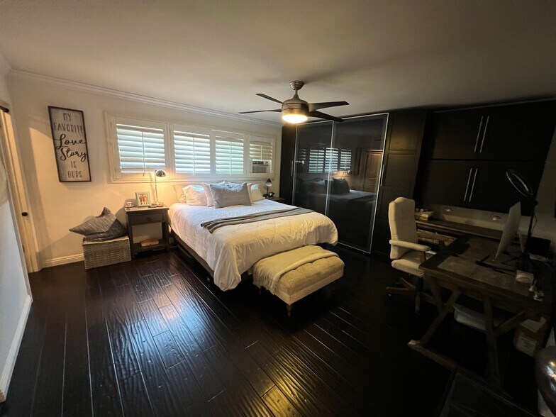 Master Bedroom - 333 Newport Ave