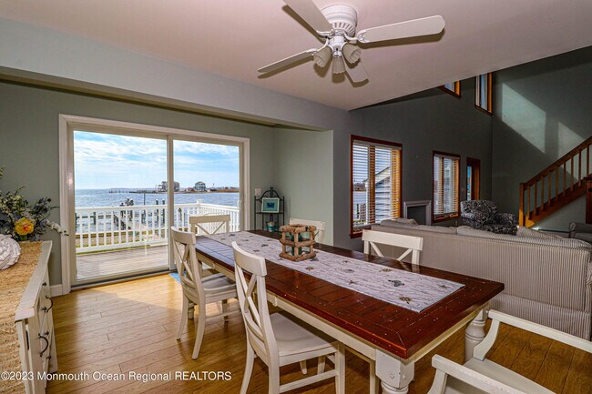 Building Photo - 1095 Island Dr