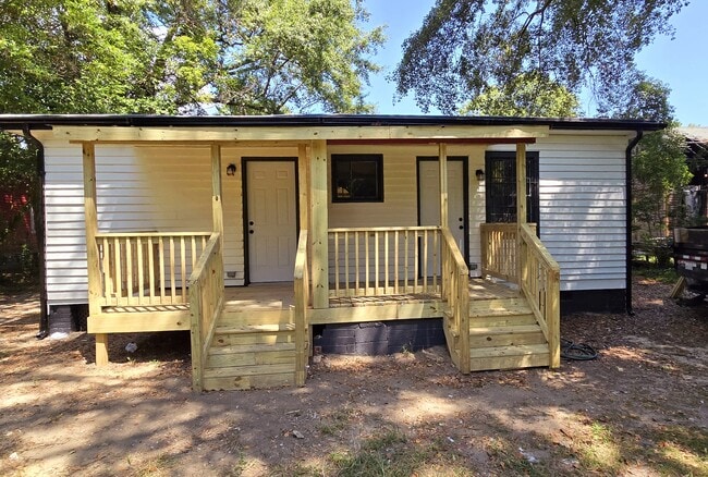 Building Photo - Cleveland St Duplex