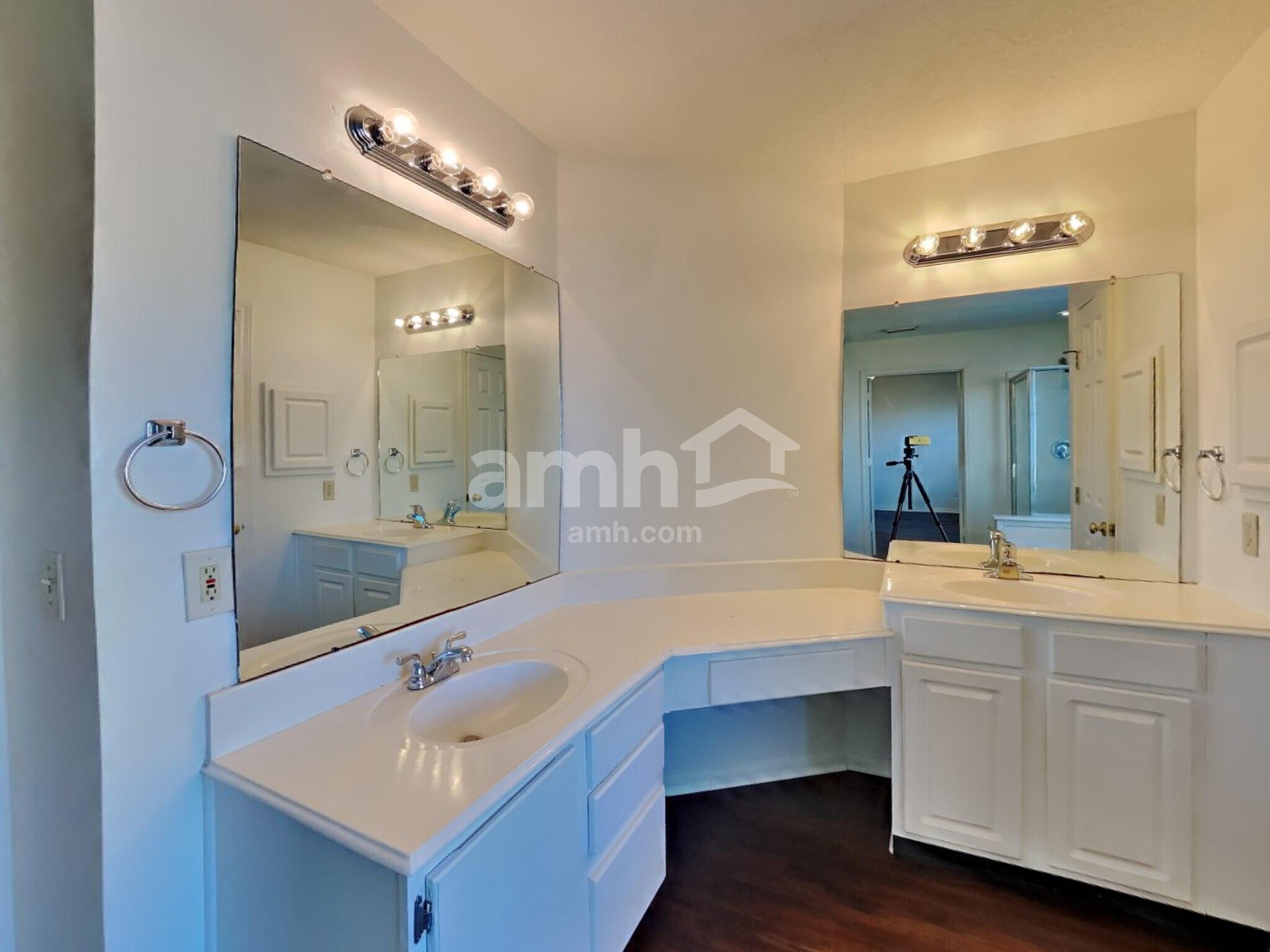 Building Photo - 2911 Linda Dr