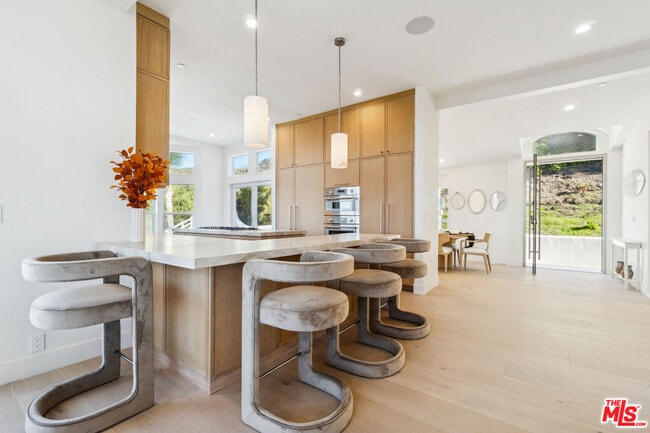 Building Photo - 265 Westlake Blvd