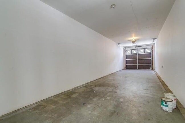 Building Photo - 3BD/3BA Townhome Available in Pacific Beach! ***Get a discounted price for $4,400 if you move in ...