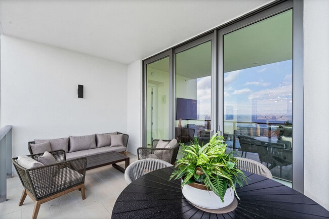 Building Photo - 301 1st St S