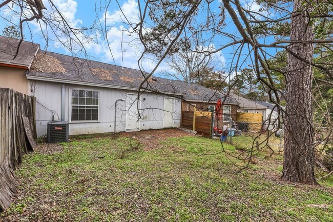 Building Photo - Upgraded 2x2 in great location AVAILABLE NOW