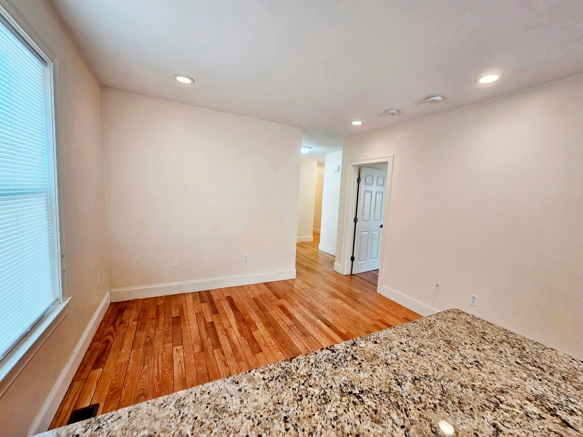 Building Photo - 35 Pratt St