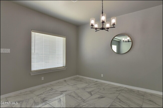 Building Photo - 600 Logwood Ave