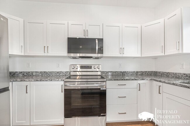 Building Photo - Beautiful brand new luxury 3 Bedroom 2.5 B...