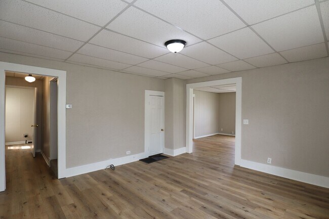 Building Photo - 917 W Jackson St