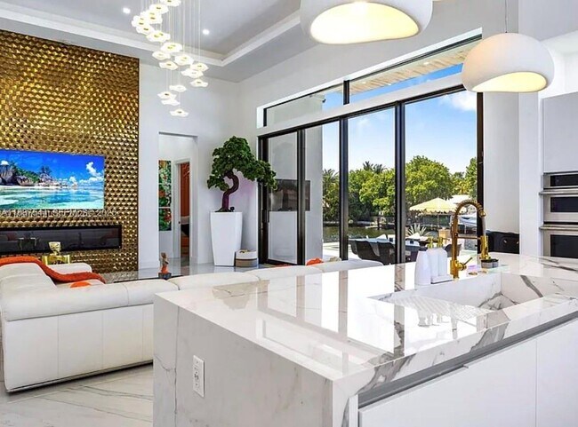 Building Photo - 2225 NE 19th St