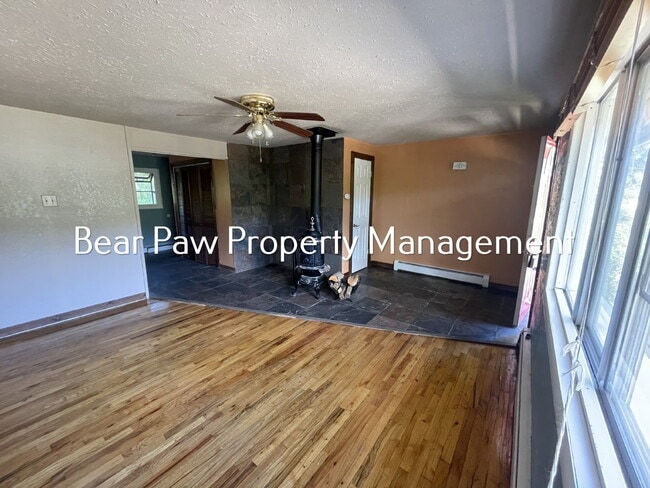 Building Photo - Cute upper level duplex in Kittredge!!