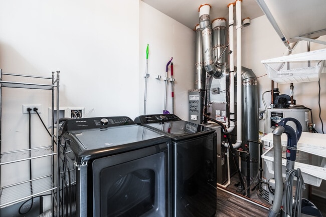 Building Photo - 4446 Monroe Ct