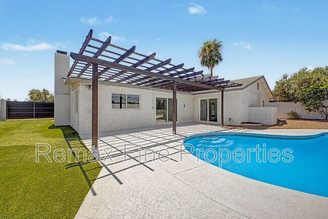 Building Photo - 5228 E Karen Dr