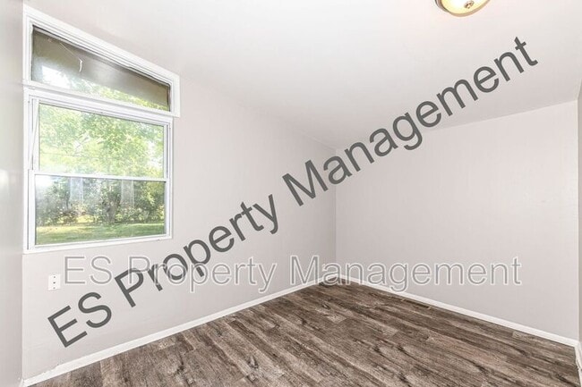 Building Photo - 1631 Elmhurst Dr