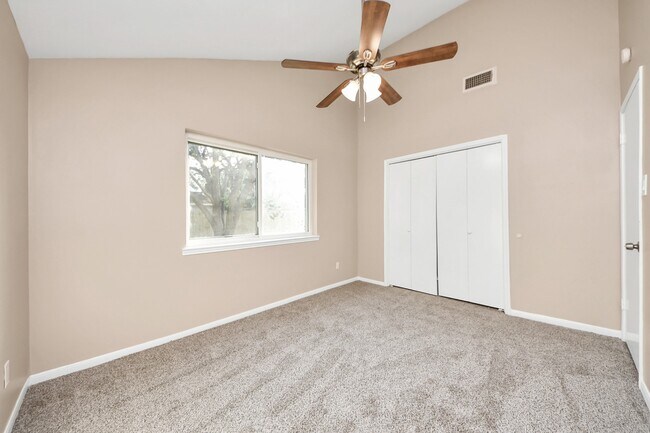 Building Photo - 11923 Briar Forest Dr