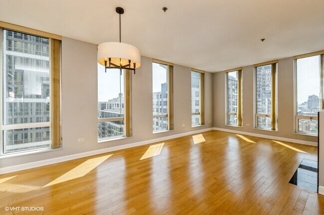 Building Photo - 1250 S Michigan Ave