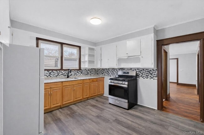 Building Photo - 148 Winnikee Ave