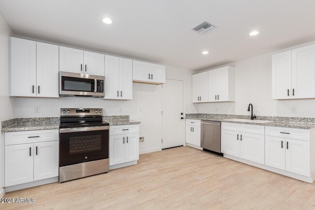 Primary Photo - 406 S 98th Pl