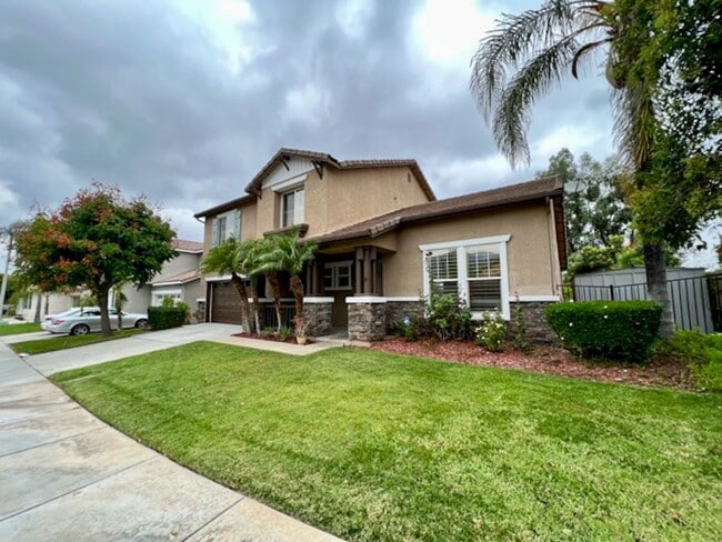 Building Photo - Beautiful Corona Pool Home with 4 bedroom ...