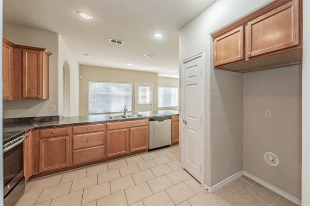 Building Photo - 643 Alexander St