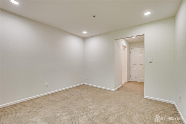 Building Photo - 936 Waterford Dr