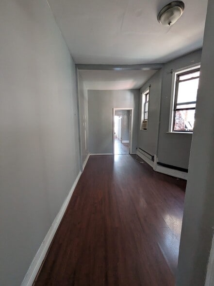 Building Photo - 9 Saint Pauls Ave