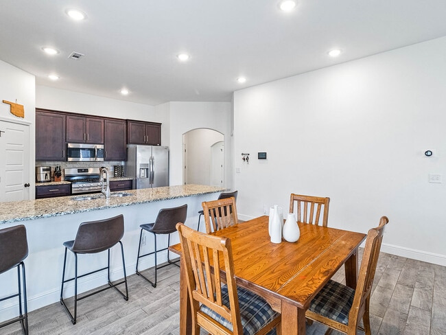 Building Photo - 2402 England Ln
