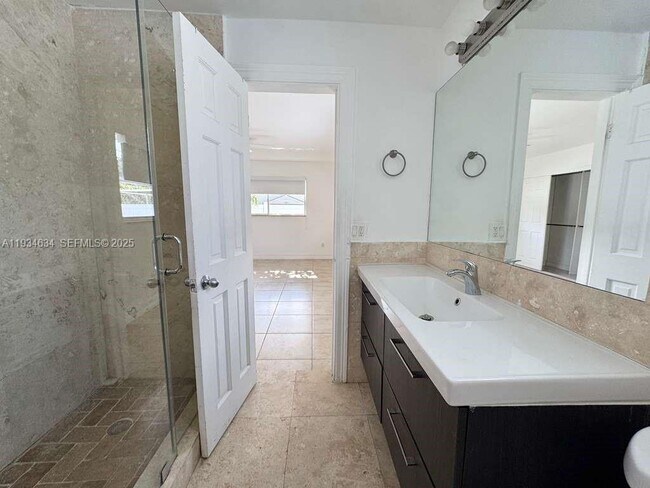 Building Photo - 19410 NE 19th Ave