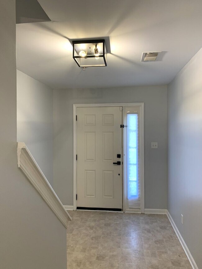 Building Photo - Spacious 3-Bed / 2.5-Bath Townhome – Antrim Crossing Subdivision
