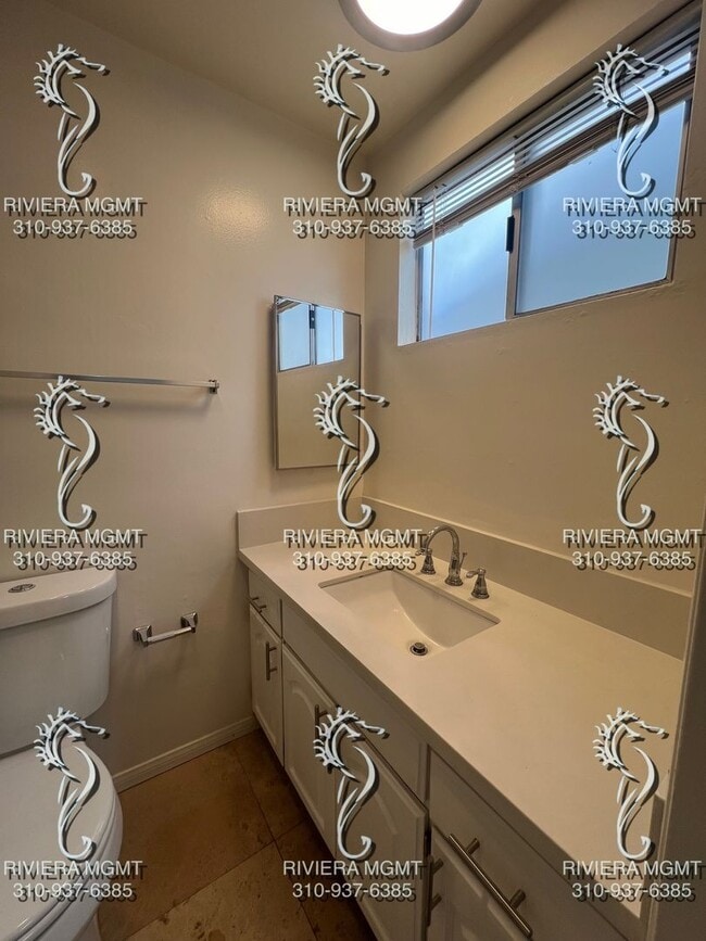 Building Photo - 206