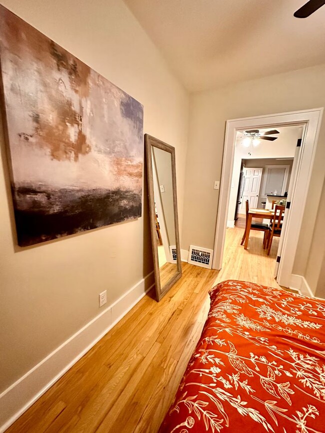 Building Photo - Spacious 5 Bedroom Available