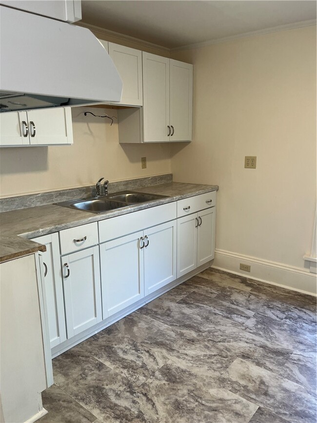 Building Photo - 206 Grove St