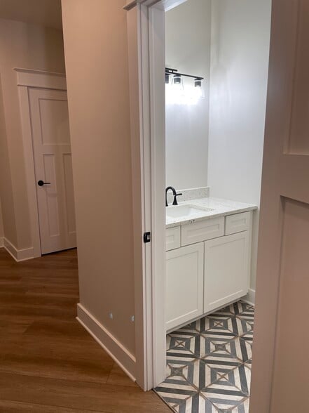 Building Photo - 516 Phoenix St