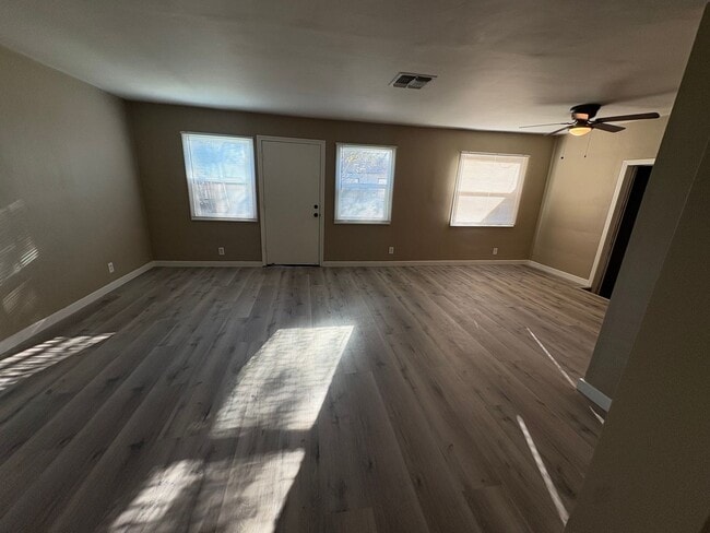 Building Photo - Fully Renovated 3 bed, 2 bath Home